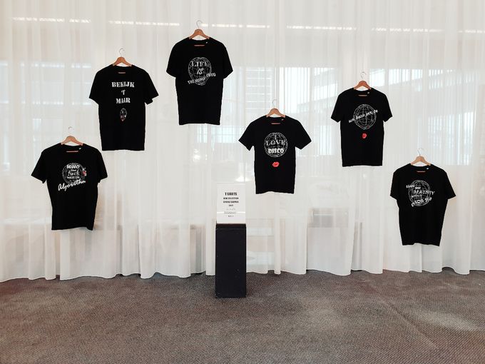 The COLLECTION T SHIRTS designed by BOCCABACIO
... de T shirts zijn te koop in de studio van 19.95 euro nu voor € 15.=... op afspraak
---meer info op FASHION pagina om de prints te zien.